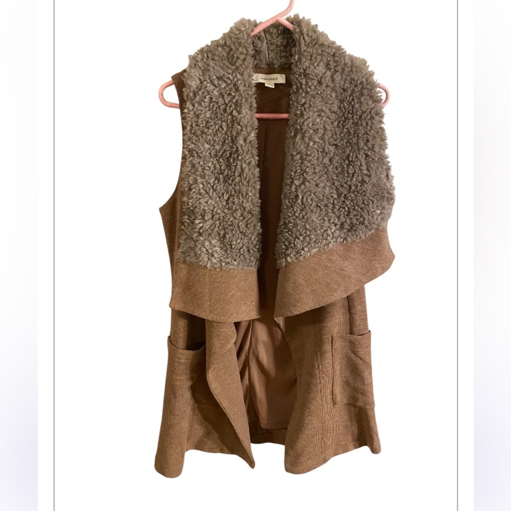 Onetheland Sleeveless Vest‎ with Faux Fur. Size small.